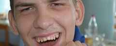 2589